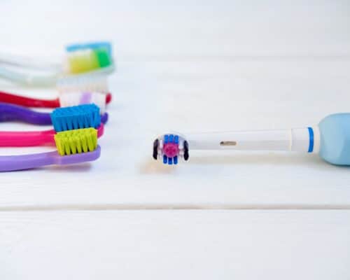 Spazzolino Elettrico o Manuale: Qual è Meglio per la Tua Igiene Orale?